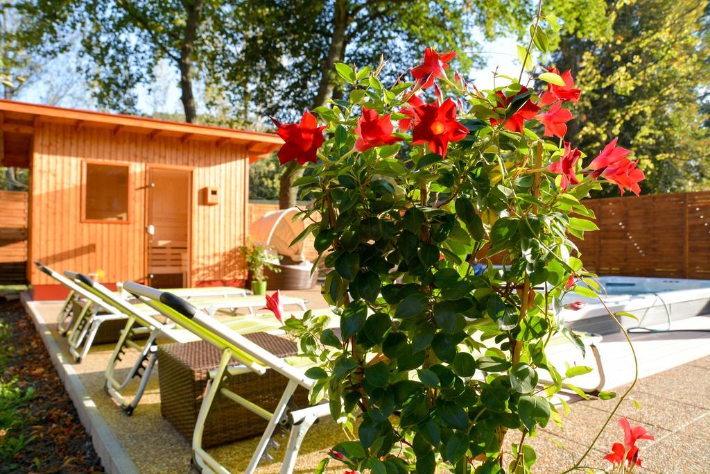 Hotel Lukacs Superior Kazincbarcika Exteriör bild